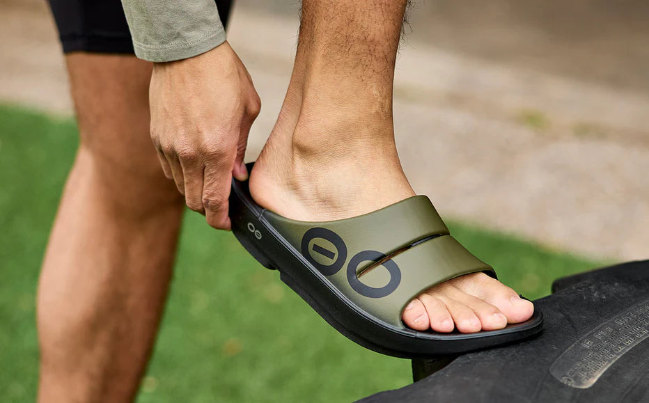 Oofos Mens Ooahh Sport Slide Sandals in Matte Black – Island  display picture 3