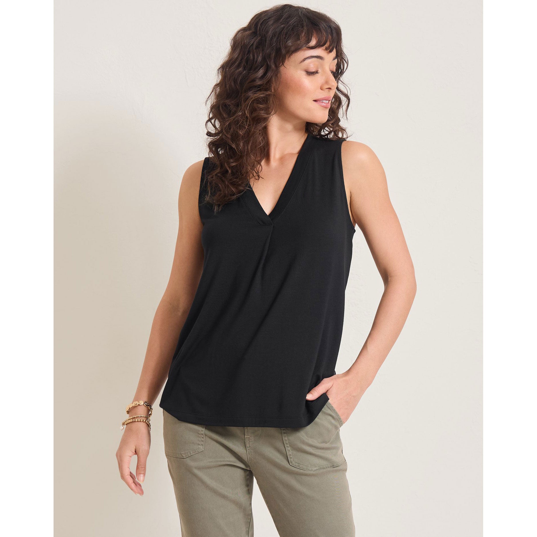 トミー バハマ  Bahama Kauai V-neck Tank レディース シャツ トップス Black Tommy Bahama Women's Kauai V-Neck Tank Top in Black – Island