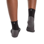 On Women's Performance Mid Sock - Black/Shadow